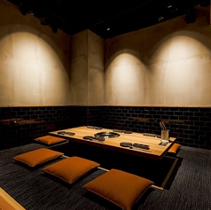 ４名様用掘り炬燵【大阪/なんば/難波/心斎橋/韓国料理/焼肉/黒毛和牛/神戸牛/ランチ/昼飲み/ユッケ/サンナッチ/ユッケタンタンイ/タン/ハラミ/個室/誕生日/半個室/鍋/忘年会/新年会/宴会/寿司/なんばパークス/飲み放題/サムギョプサル/力丸/牛角/食べ放題/食べ飲み放題】