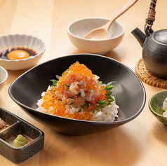 特製出汁で味わう海宝丼　梅（いくら盛り）