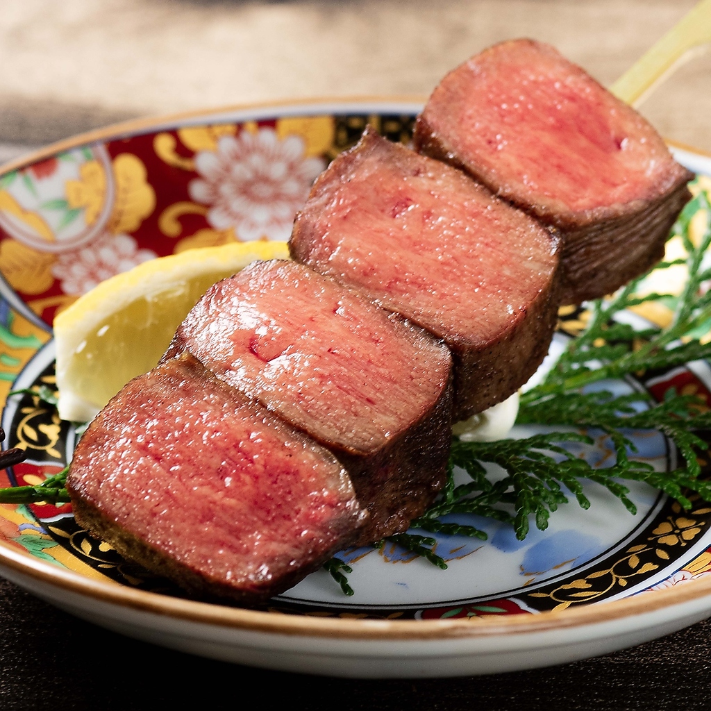 金山駅から徒歩1分とアクセス◎名物のトロ牛タン串は牛タンの風味と旨味を味わえる絶品です♪