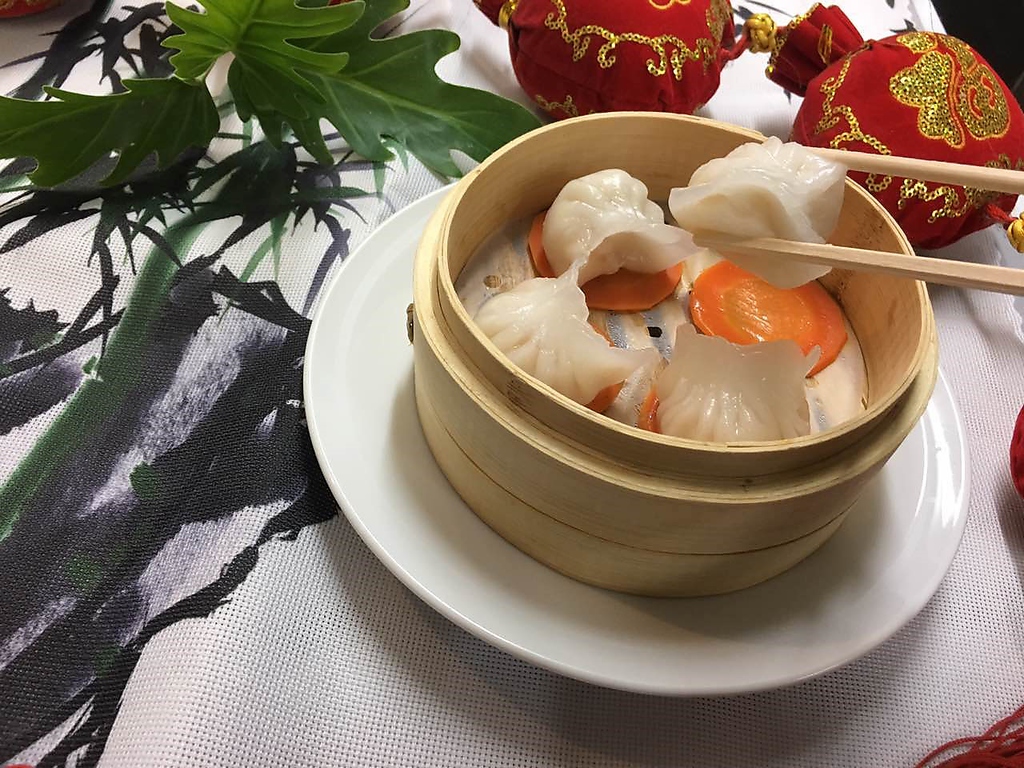 手作りの小龍包・焼売・餃子などの点心を多数ご用意！肉汁溢れるアツアツの品々を頬張ろう！！