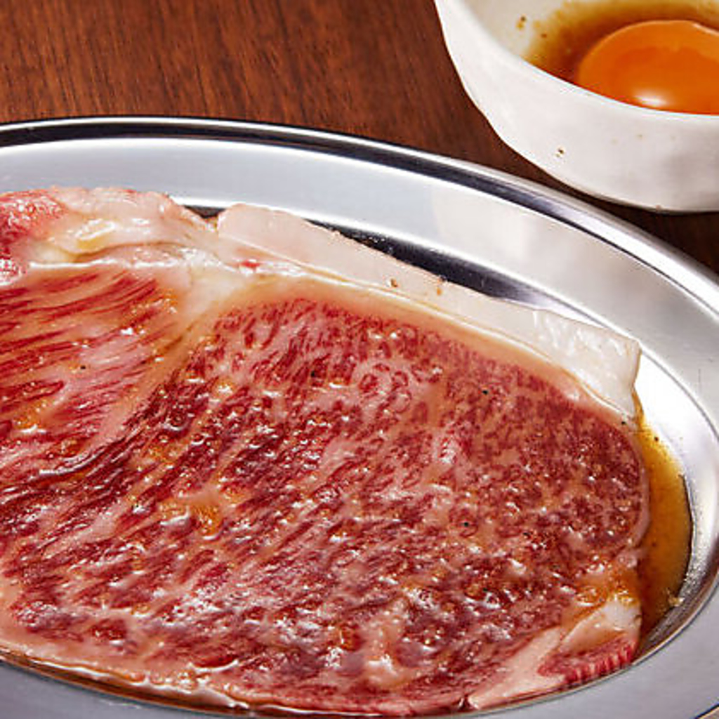 【とろ～り卵と贅沢に♪】とろける月見サーロインは1人1枚食べたいメニュー♪