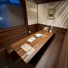 くつろぎのソファ席は、お子様連れのママ友会やご家族でのお食事にぴったり！リラックスしながら過ごせる人気のお席です。単品メニューはもちろん、ドリンクセット・デザートセット・お子様ランチ2種類もご用意しております♪