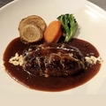 料理メニュー写真&nbsp;自家製ハンバーグ茸のデミグラスソース