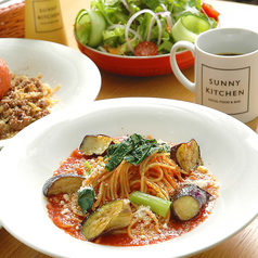 パスタやカレー、ステーキなどの食事も充実