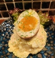 料理メニュー写真&nbsp;燻製卵と作り立てポテトサラダ