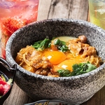 金山駅から徒歩1分◎名物の石焼き親子丼はこだわりの鶏肉と卵を使用した旨みたっぷりの絶品です◎