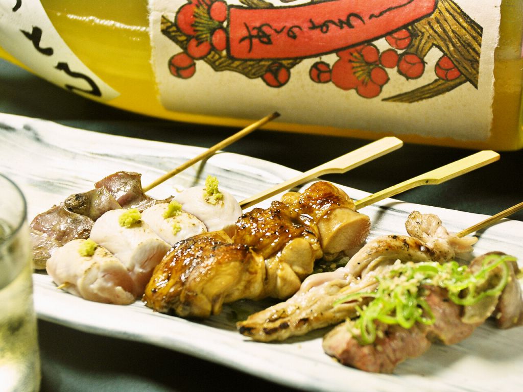 炭火でじっくり焼き上げた串は忘れられない味わいです♪