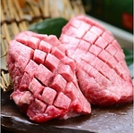 牛タンの肉刺しも当店でご賞味頂けます。（低温調理）　#金山 #居酒屋 #個室 #飲み放題 #肉