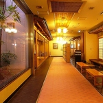 高級感ある宴会場の入口は、非日常のひとときを更に盛り上げてくれます♪心ゆくまでご堪能ください◎