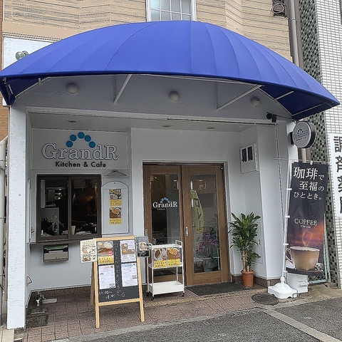 海辺のカフェをイメージした可愛いお店