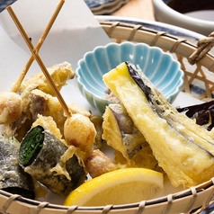 秋の旬野菜の天ぷら(原木しいたけ、米茄子、ニラの磯辺巻き、銀杏)