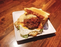 ハレパンバーガー～チーズチリソース～