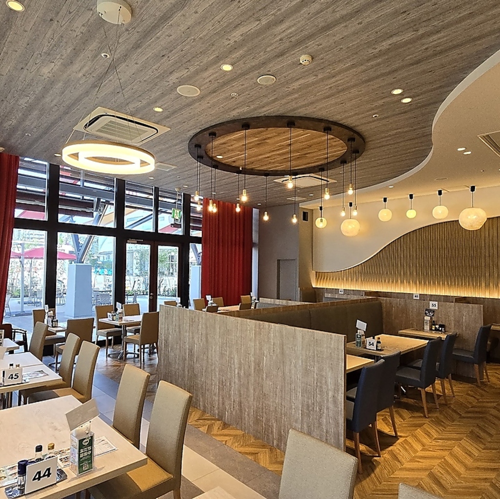 解放感ある広々店内でお食事をお楽しみください!!