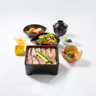 国産牛ステーキ重箱　3300円　　