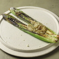 料理メニュー写真&nbsp;鶏とアスパラの春巻 フェンネル塩(2本)