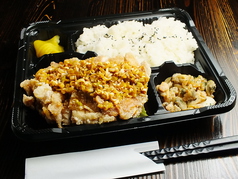 ユーリンチー弁当／神蔵のげんこつ唐揚げ弁当（写真はユーリンチー弁当）