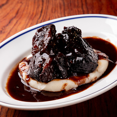 牛ホホ肉の赤ワイン煮込み