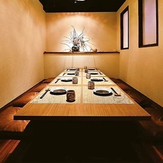 和の趣き溢れる店内は大人の為の落ち着いた雰囲気となっております。2名様~100名様までご利用可能な完全個室席は池袋駅での接待や女子会、合コンなど各種宴会に最適なプライベート個室空間♪お得な宴会コースプランもご予算に合わせて3500円~ご用意。