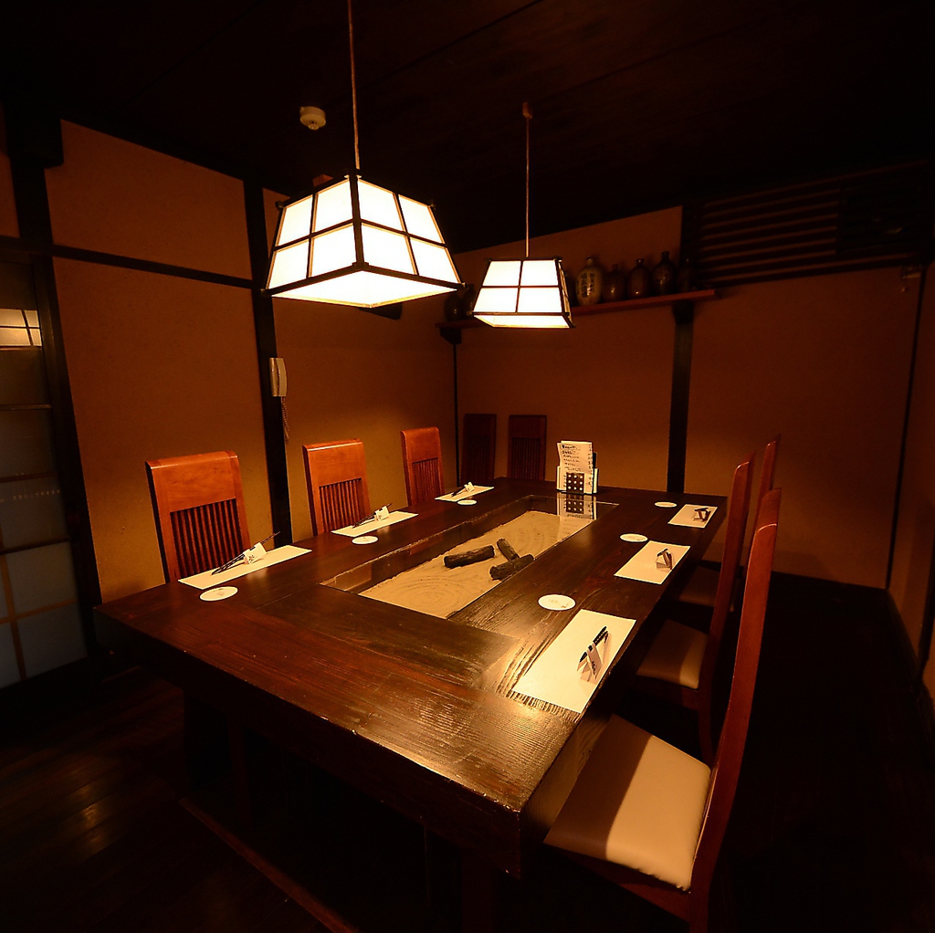 大人な雰囲気漂うテーブル個室。接待やプライベートなお食事会などに最適◎素敵なひとときを…