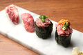 料理メニュー写真 肉寿司は1貫のお値段表記です。