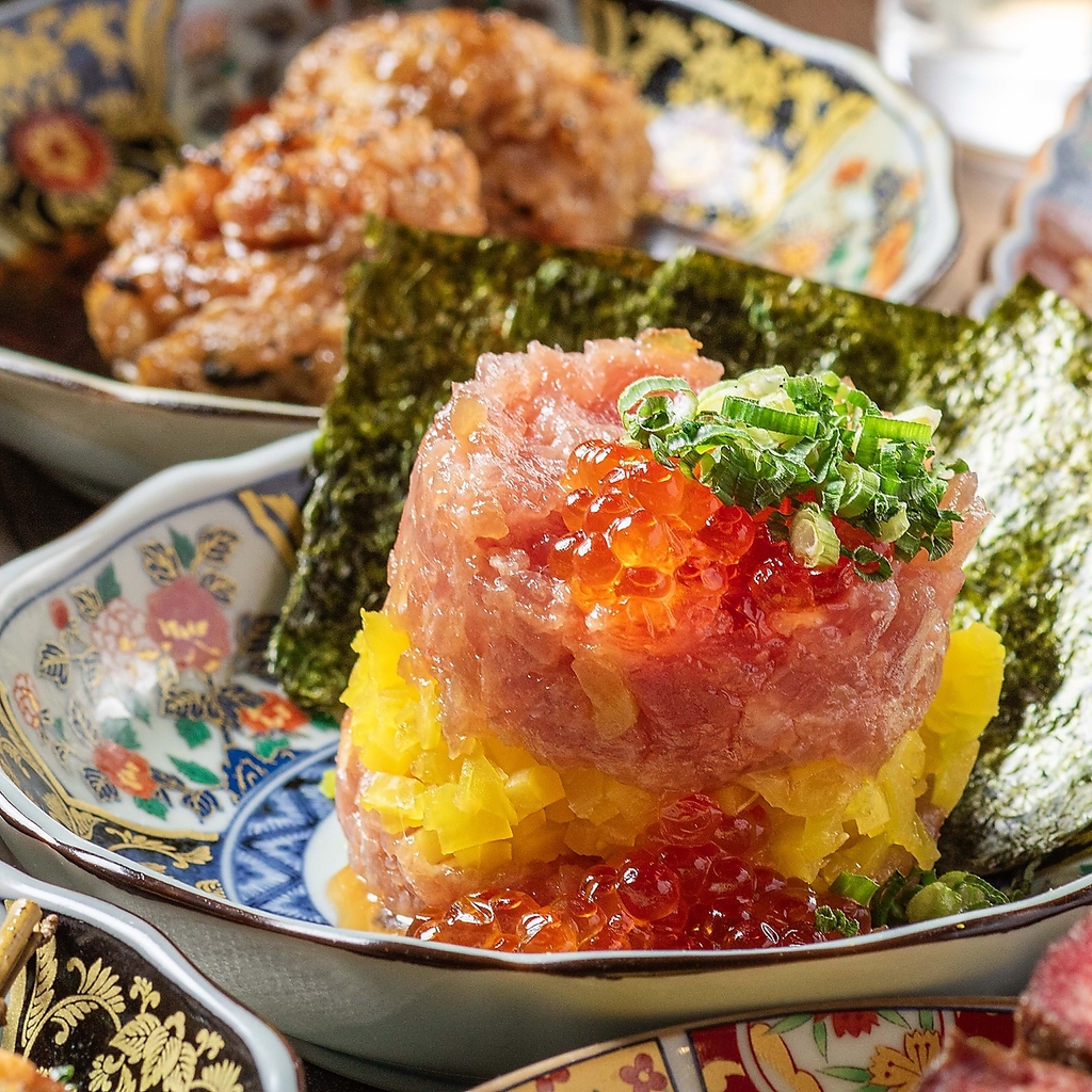 宝石とろたくは新鮮でとろける甘さのトロと爽やかなたくあんがマッチする目にも舌にもうれしい一品◎