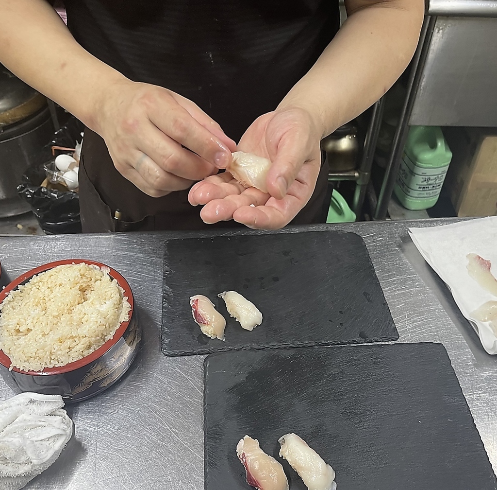 コースにて目の前で握っちゃいます。握りコースお任せ5000円から10000円飲み放題コース