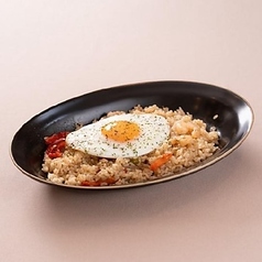 食欲そそる異国情緒あふれるメインディッシュの写真