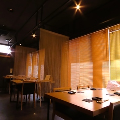 テーブルは人数に合わせてご利用可能。落ち着いた雰囲気でお食事を心ゆくまでお愉しみください。【宴会・接待・女子会・デート・郷土料理・馬刺し・個室】