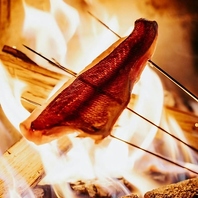 薪の炎で火入れし旨み引き出す薪火料理の魅力じっくり