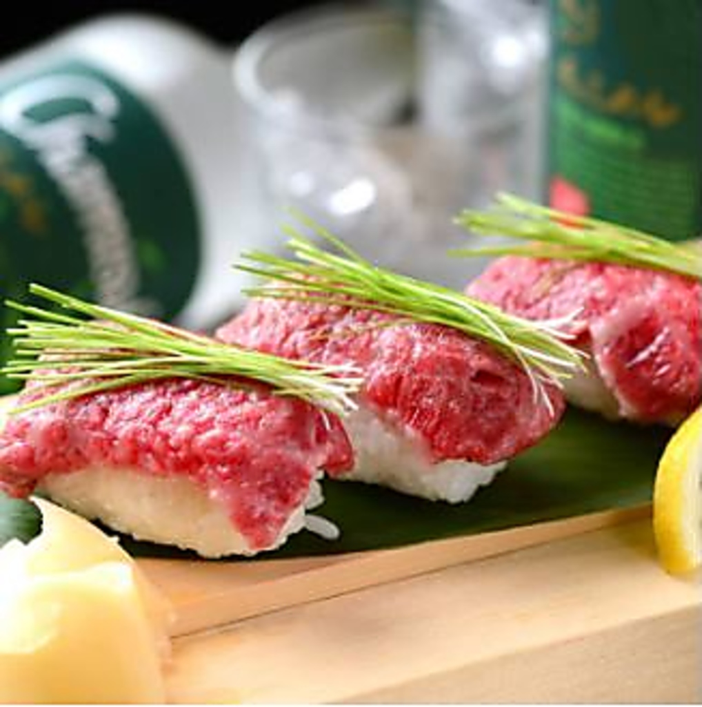 鮮度抜群の肉寿司。　#金山 #居酒屋 #個室 #飲み放題 #肉