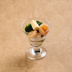 エビとアンチョビブロッコリーのアーリオオーリオ　カマンベール