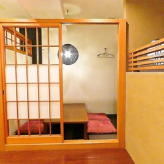 完全個室でゆったりとした時間の中で周りを気にせず御食事をお楽しみいただけます。落ち着いた雰囲気の中で、心ゆくまで美味しい料理を堪能し、特別なひと時をお過ごしください。大切な方との会話や、友人との楽しい時間を、心地よい空間でお楽しみいただけること間違いなしです。