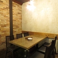 【2名様～4名様向けのテーブル席】お仕事帰りや少人数でのご宴会にぴったりなお席です。