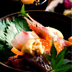 ミニ海鮮丼<汁・香物つき>