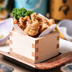 スパイシー鶏皮チップ