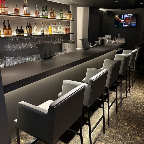 カラオケ付き個室ありのシックなBAR♪