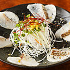 ●　★漁港直送★　柚子香る真鯛とカブのカルパッチョ