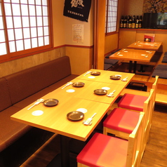 半個室テーブル席は2～8名様迄ご利用可能です♪少人数様でのプチ宴会やちょっと人数多めの賑やかなご宴会にも幅広く対応いたします！ご利用のご相談お気軽にどうぞ◎