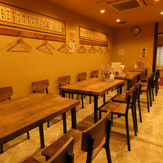 最大宴会25人までの2階のテーブル席、座敷席で貸し切り宴会可能です。