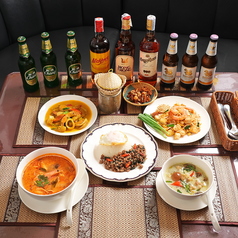 スパイスの香りと旨みを強調した料理づくりの写真