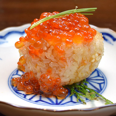 炭火焼きおにぎり こぼれイクラ