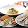 ディナータイムは牡蠣と共に、様々なイタリアンが楽しめます。一品料理からパスタ、、ピザもご用意しております。