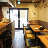 【全席禁煙】お客様に清々しい空気の中で食事を楽しんでいただくため、店内は全席禁煙とさせていただいております。小さなお子様や、お煙草が苦手な方も安心して寛げる環境を整えています。