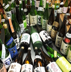 様々な蔵元から、料理長が厳選した地酒を仕入れます！30種以上の地酒が楽しめるコースも♪