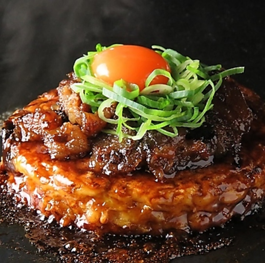 当店イチオシ「月見ねぎスジ玉」◎豚肉と九条ネギの具沢山でふわふわ食感、お子様にも大人気の逸品！