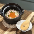 料理メニュー写真&nbsp;【名物土鍋ご飯】紅ズワイガニといくらの土鍋ご飯