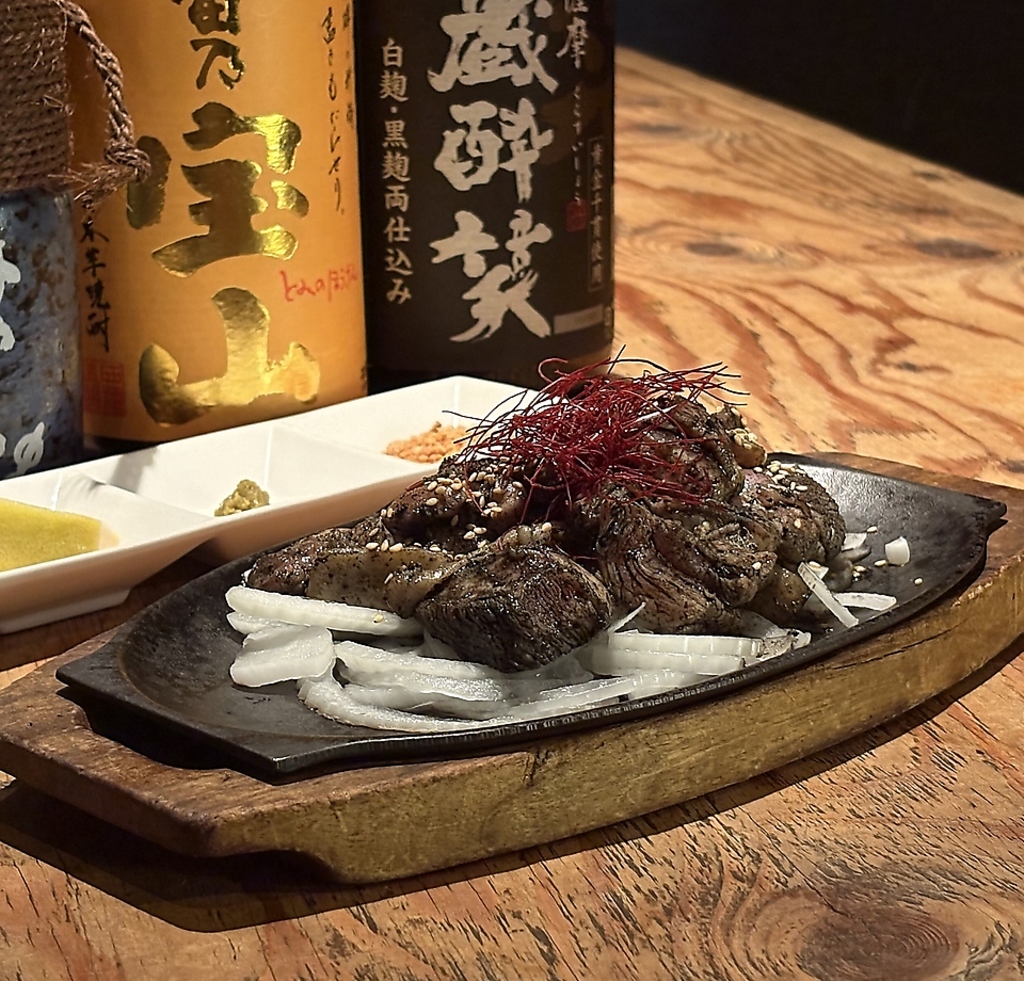 当店の名物『淡路鶏ももの炙り焼き』は是非お召し上がりいただきたい自慢の逸品です◎