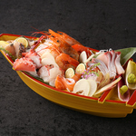 魚均自慢の「船盛り」 映え間違いなし！鮮度抜群のお造り盛り合わせはご注文率No.1!!