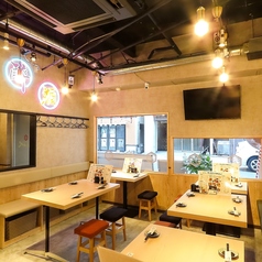 店内は全席テーブル席！2名様～最大50名様までご利用頂けます！0次会～2次会、3次会まで幅広い場面に！【焼鳥/焼き鳥/居酒屋/餃子/焼売/飲み放題/肉/女子会/天文館/大衆酒場/サク飲み/昼飲み/ハイボール】