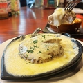 料理メニュー写真&nbsp;★【当店名物！】とろ～り熱々陶板焼チーズハンバーグ